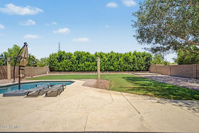 285 S RED ROCK Street, Gilbert, AZ 85296