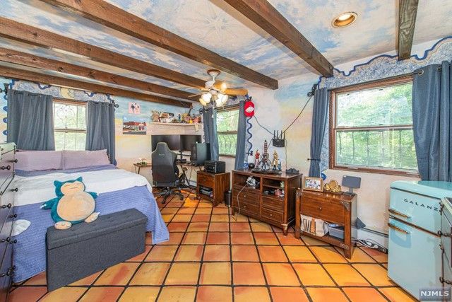 31 Grandview Avenue, Upper Saddle River, NJ 07458