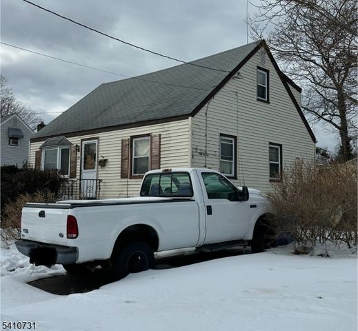 154 Oakmanor Pkwy, South Plainfield Boro, NJ 07080