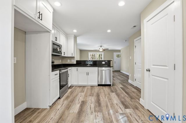 230 Glen St, West Point, VA 23181