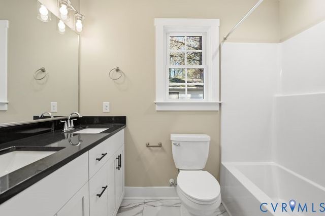 230 Glen St, West Point, VA 23181