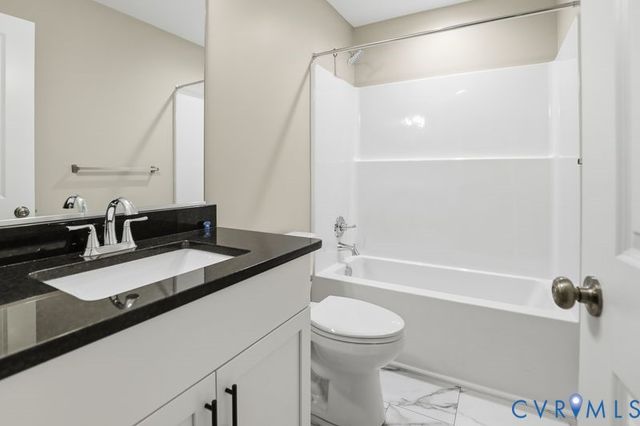 230 Glen St, West Point, VA 23181