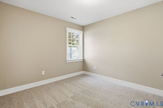 230 Glen St, West Point, VA 23181