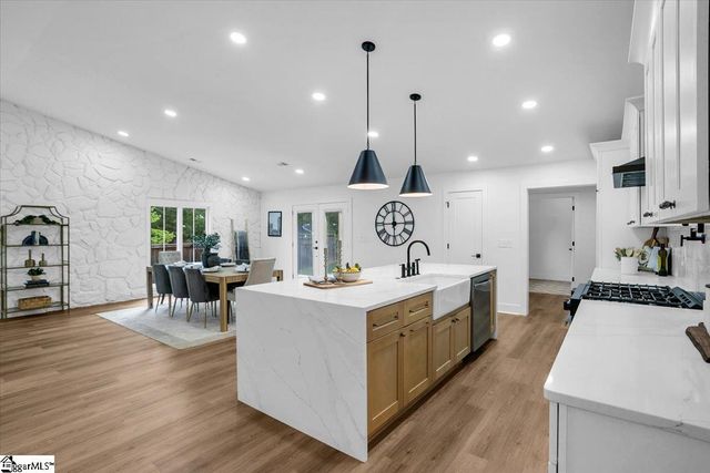 2 Dahlglen Avenue, Greenville, SC 29607