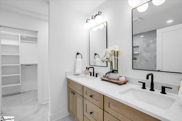 2 Dahlglen Avenue, Greenville, SC 29607