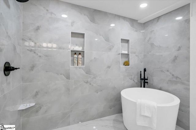 2 Dahlglen Avenue, Greenville, SC 29607