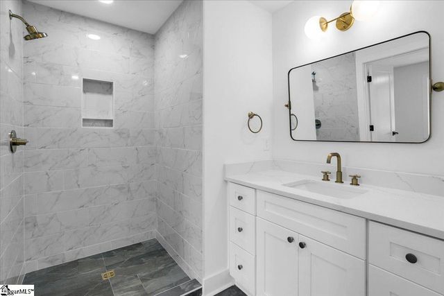 2 Dahlglen Avenue, Greenville, SC 29607