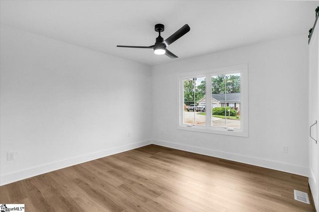 2 Dahlglen Avenue, Greenville, SC 29607