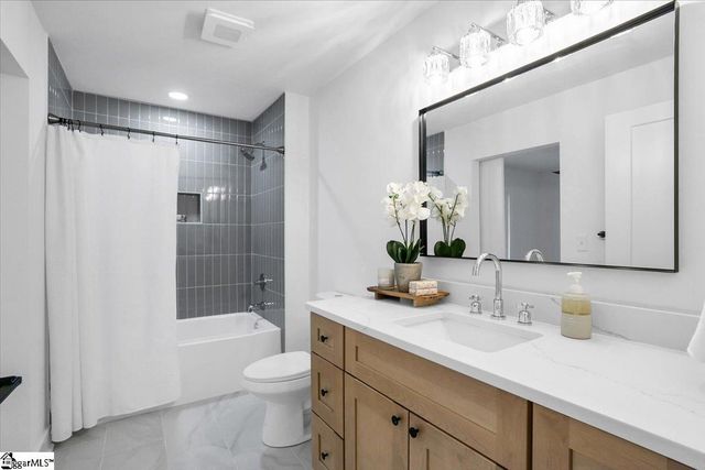 2 Dahlglen Avenue, Greenville, SC 29607