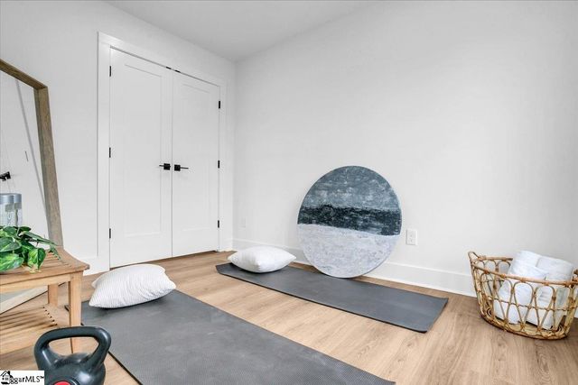 2 Dahlglen Avenue, Greenville, SC 29607