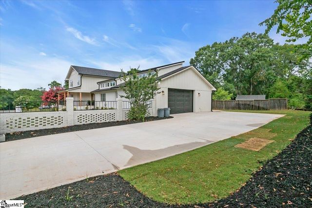 2 Dahlglen Avenue, Greenville, SC 29607