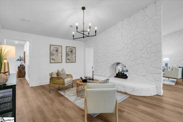 2 Dahlglen Avenue, Greenville, SC 29607