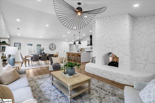 2 Dahlglen Avenue, Greenville, SC 29607