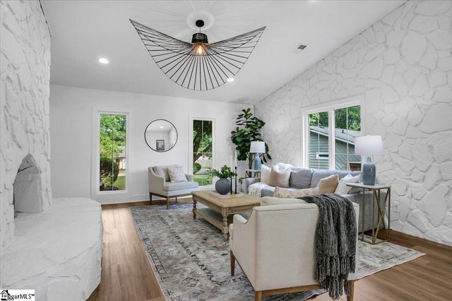 2 Dahlglen Avenue, Greenville, SC 29607