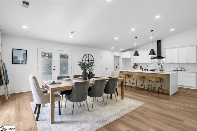 2 Dahlglen Avenue, Greenville, SC 29607