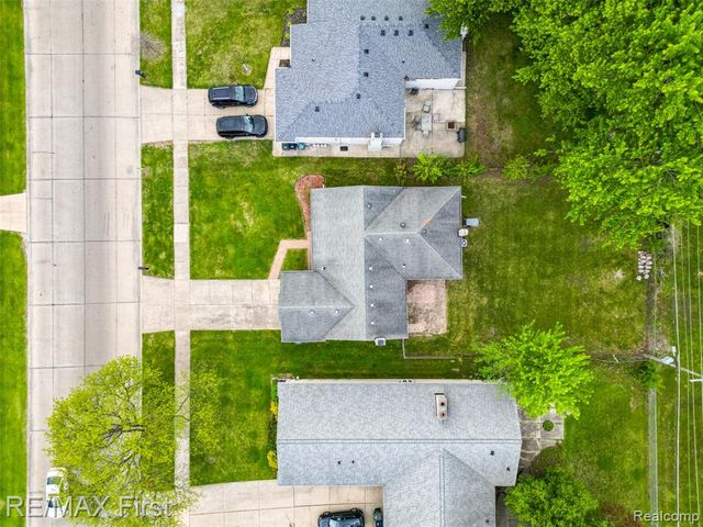 2861 Franklin Park Drive, Sterling Heights, MI 48310