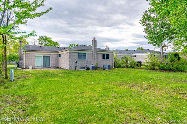 2861 Franklin Park Drive, Sterling Heights, MI 48310