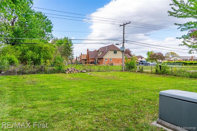 2861 Franklin Park Drive, Sterling Heights, MI 48310