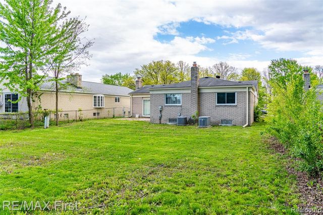 2861 Franklin Park Drive, Sterling Heights, MI 48310