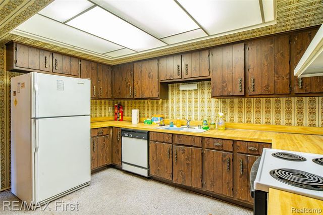 2861 Franklin Park Drive, Sterling Heights, MI 48310