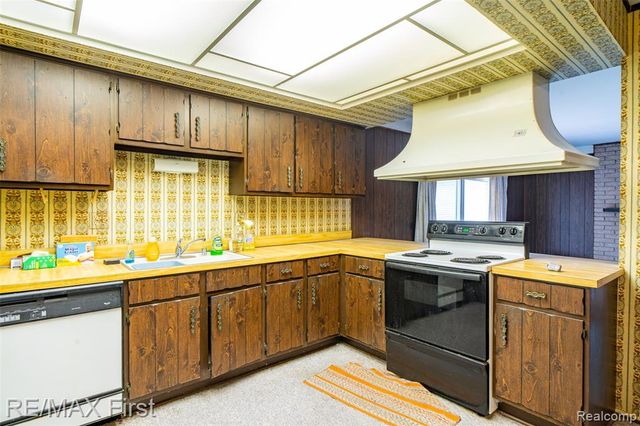 2861 Franklin Park Drive, Sterling Heights, MI 48310
