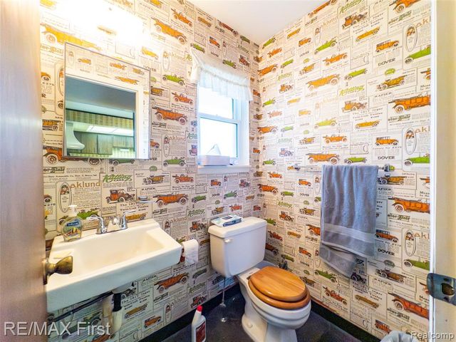 2861 Franklin Park Drive, Sterling Heights, MI 48310