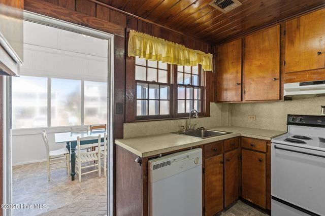 2011 W Beach Drive, Oak Island, NC 28465