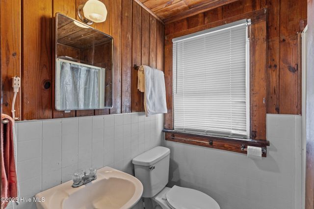 2011 W Beach Drive, Oak Island, NC 28465