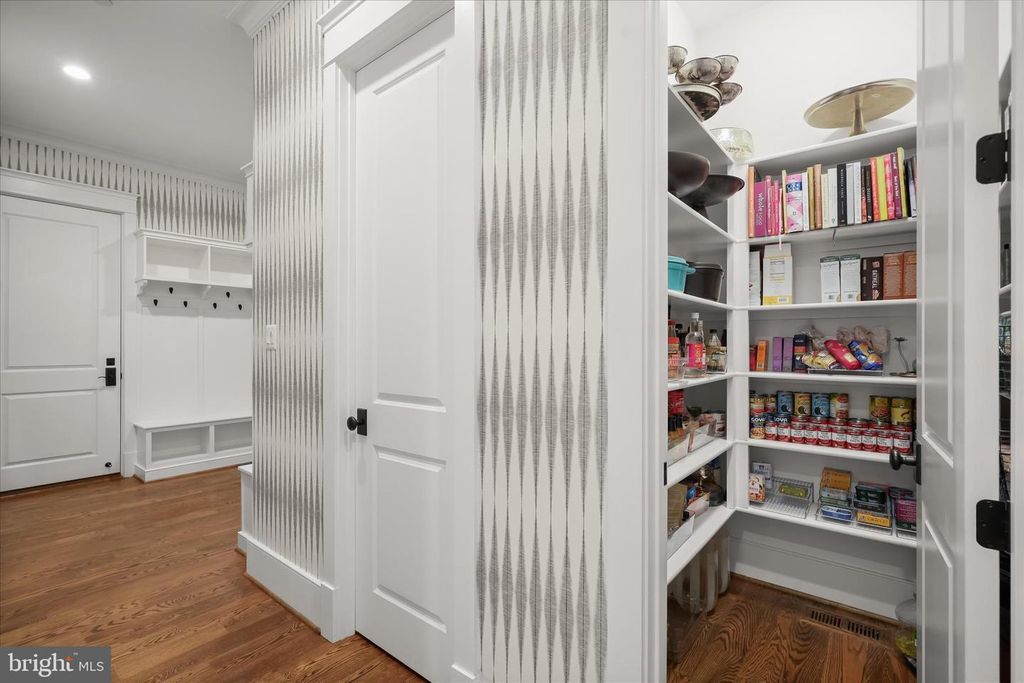 Image 30 of property listing at 8204 CARAWAY ST, Cabin John, MD 20818
