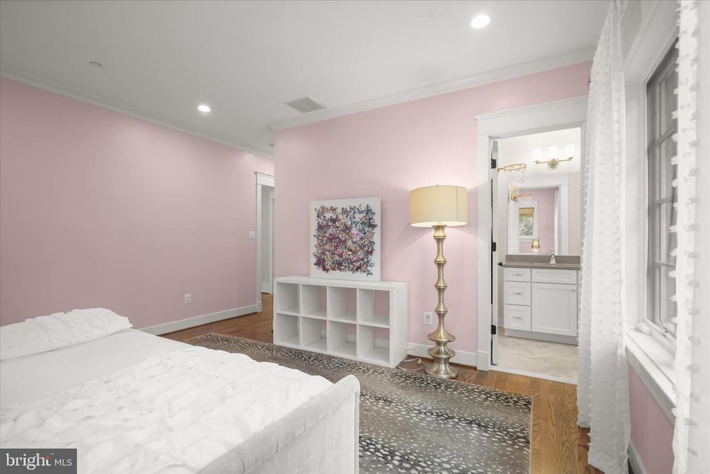 Image 49 of property listing at 8204 CARAWAY ST, Cabin John, MD 20818