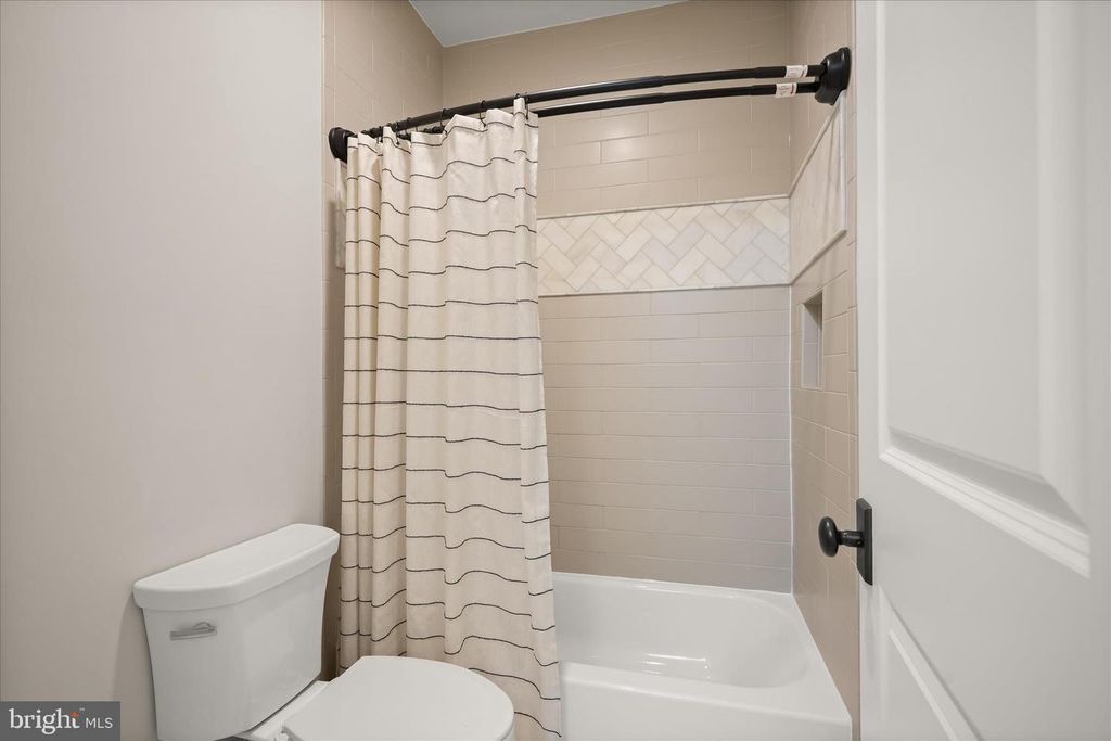 Image 56 of property listing at 8204 CARAWAY ST, Cabin John, MD 20818