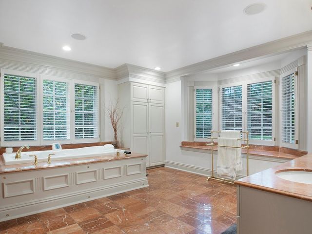 1850 N Mulford Road, Rockford, IL 61107