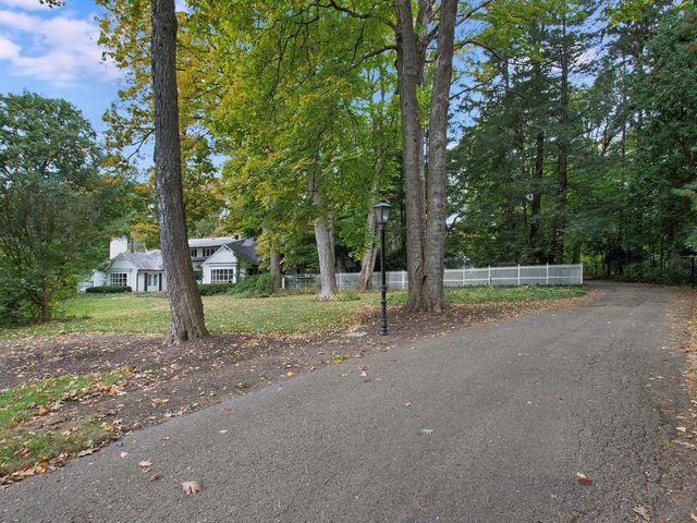 1850 N Mulford Road, Rockford, IL 61107