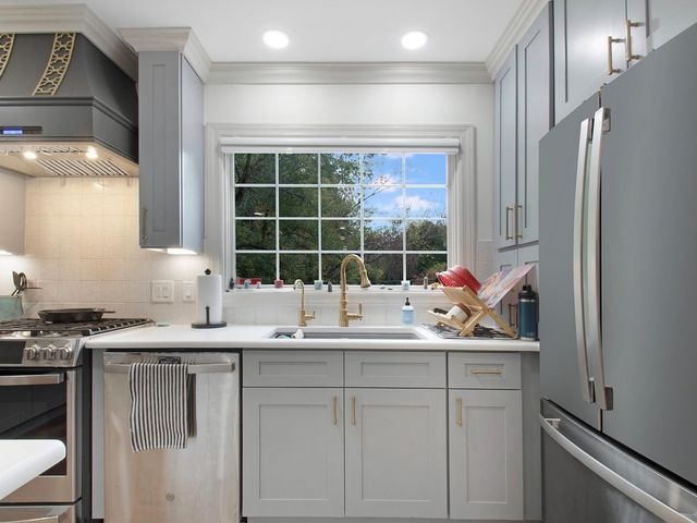 1850 N Mulford Road, Rockford, IL 61107