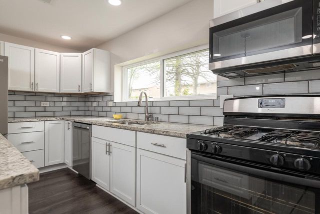 12437 41st AVENUE, Pleasant Prairie, WI 53158