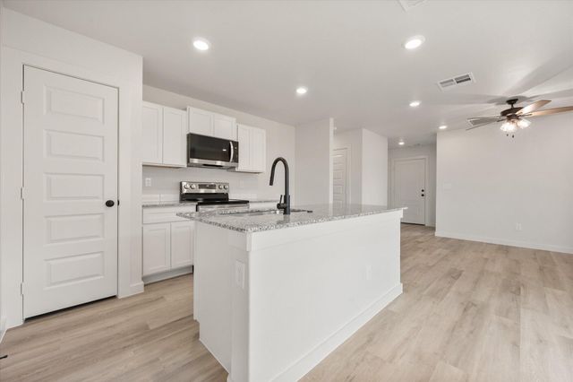 512 E 24th Street, Wolfforth, TX 79382