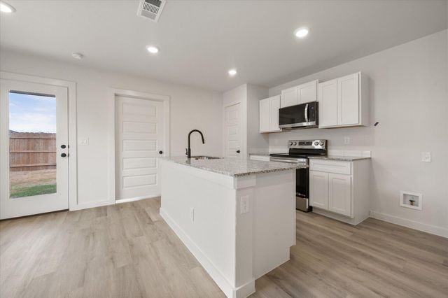 512 E 24th Street, Wolfforth, TX 79382
