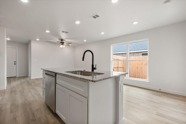 512 E 24th Street, Wolfforth, TX 79382