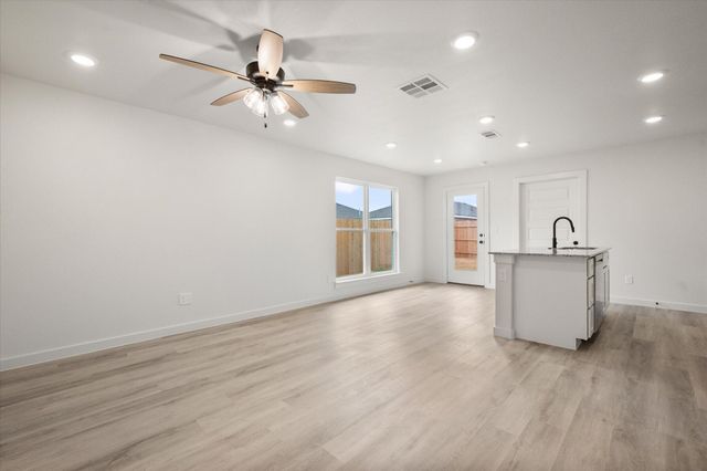 512 E 24th Street, Wolfforth, TX 79382