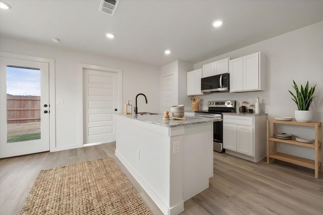512 E 24th Street, Wolfforth, TX 79382