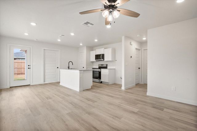 512 E 24th Street, Wolfforth, TX 79382