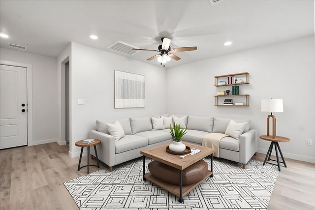 512 E 24th Street, Wolfforth, TX 79382
