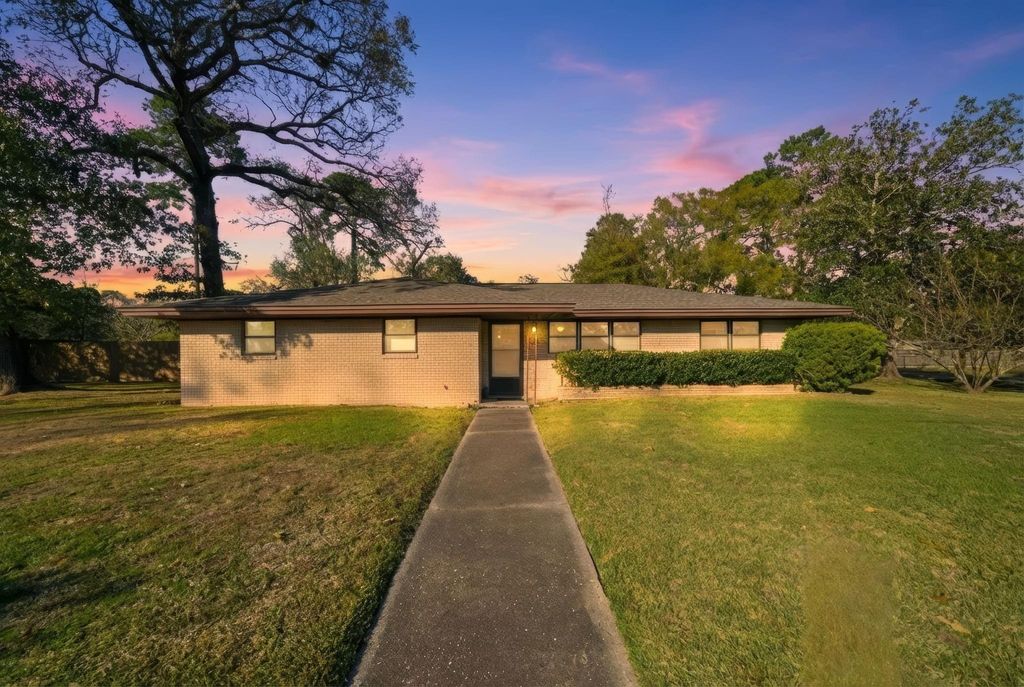 211 Frances Street, Cleveland, TX 77328