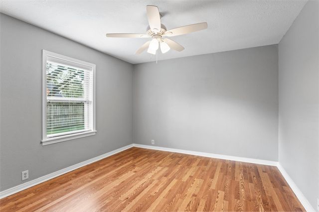 302 S Hardie Street, Alvin, TX 77511