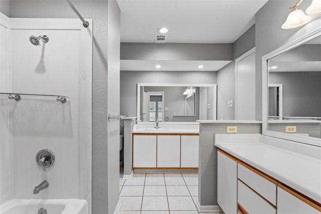 302 S Hardie Street, Alvin, TX 77511