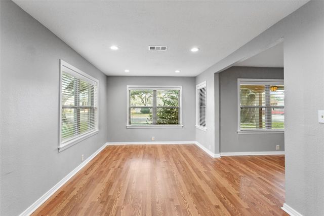 302 S Hardie Street, Alvin, TX 77511