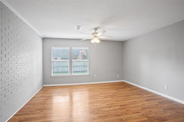 302 S Hardie Street, Alvin, TX 77511