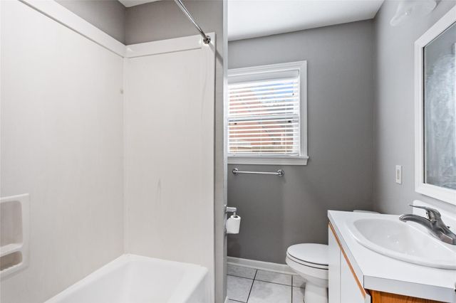 302 S Hardie Street, Alvin, TX 77511