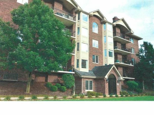 6635 S Cass Avenue, Westmont, IL 60559