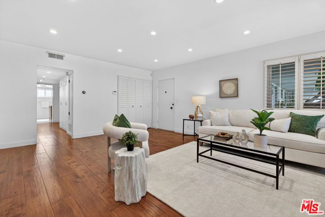 4563 Finley Avenue 3, Los Angeles, CA 90027